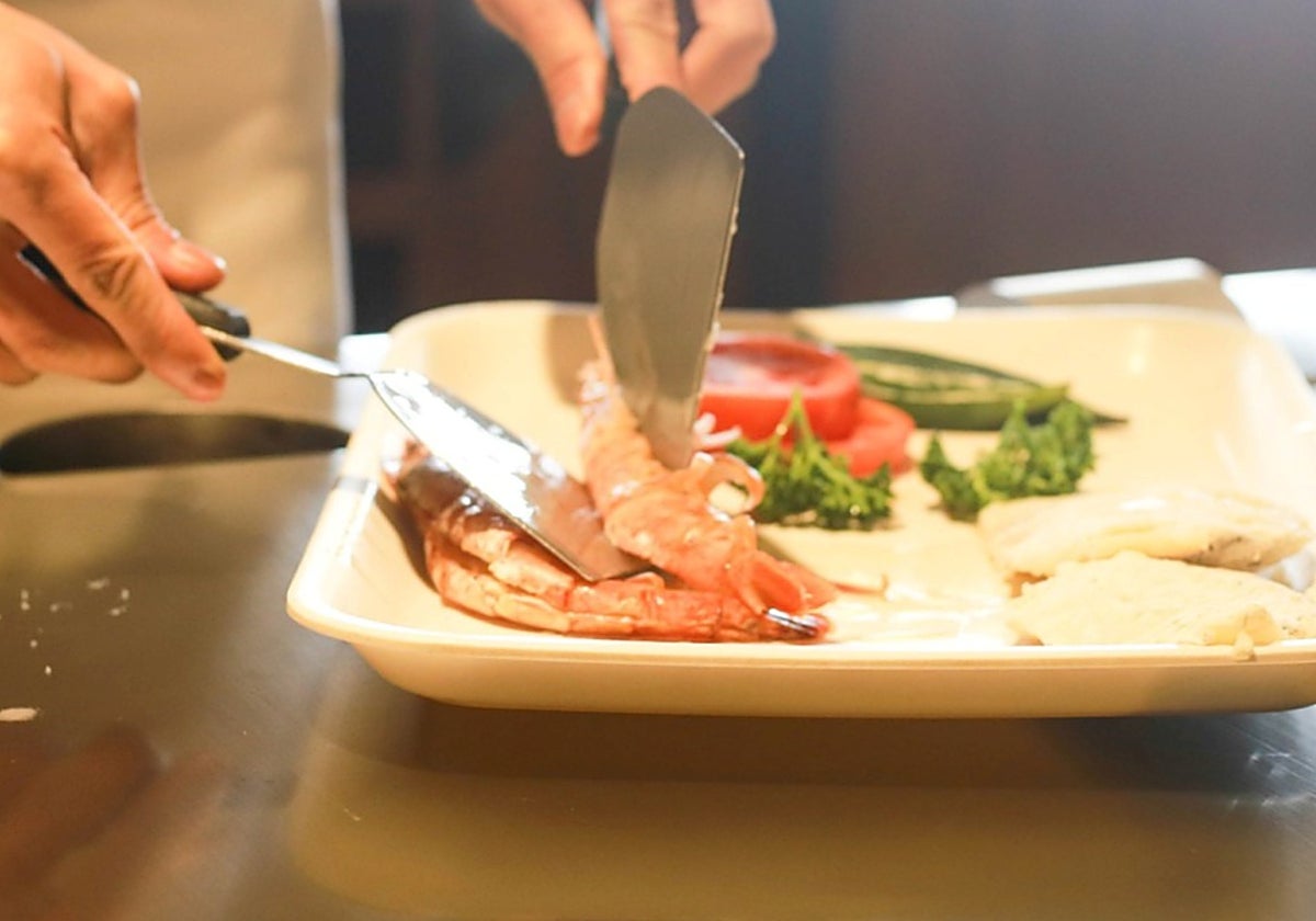 Una gamba blanca de Calp servida en un restaurante, en una imagen difundida en la web municipal