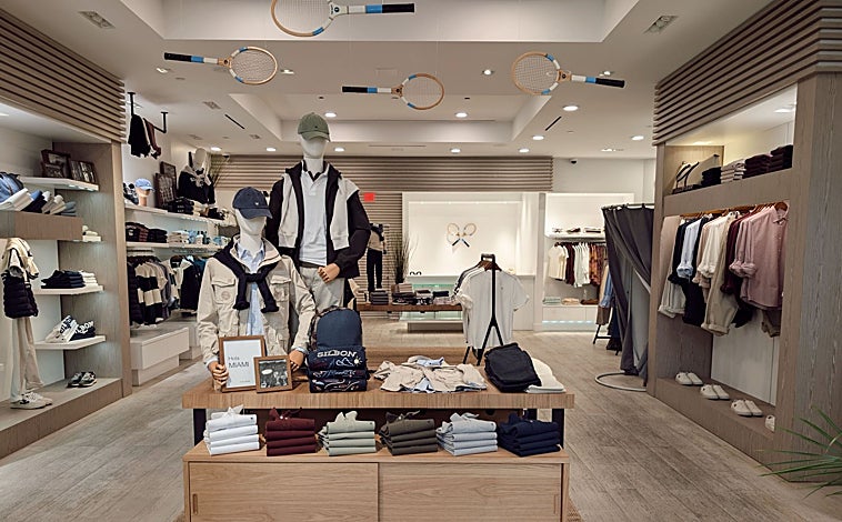 Imagen principal - Distintas áreas de la tienda de Silbon en Miami