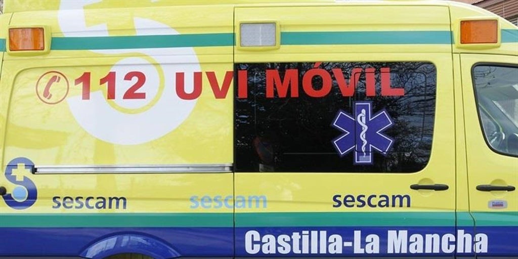 Hospitalizado un trabajador de 48 años tras caerle una puerta metálica encima en Puertollano