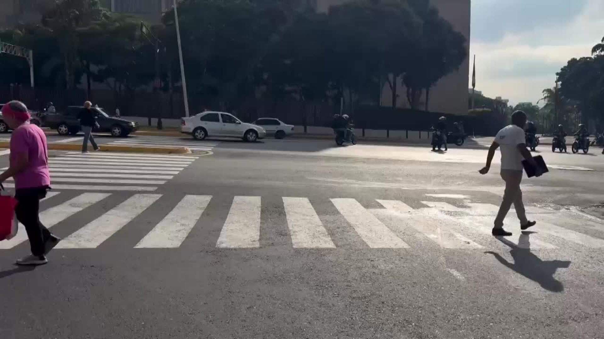 Imágenes de la cotidianidad en Caracas en medio de las tensiones entre EE.UU. y Venezuela