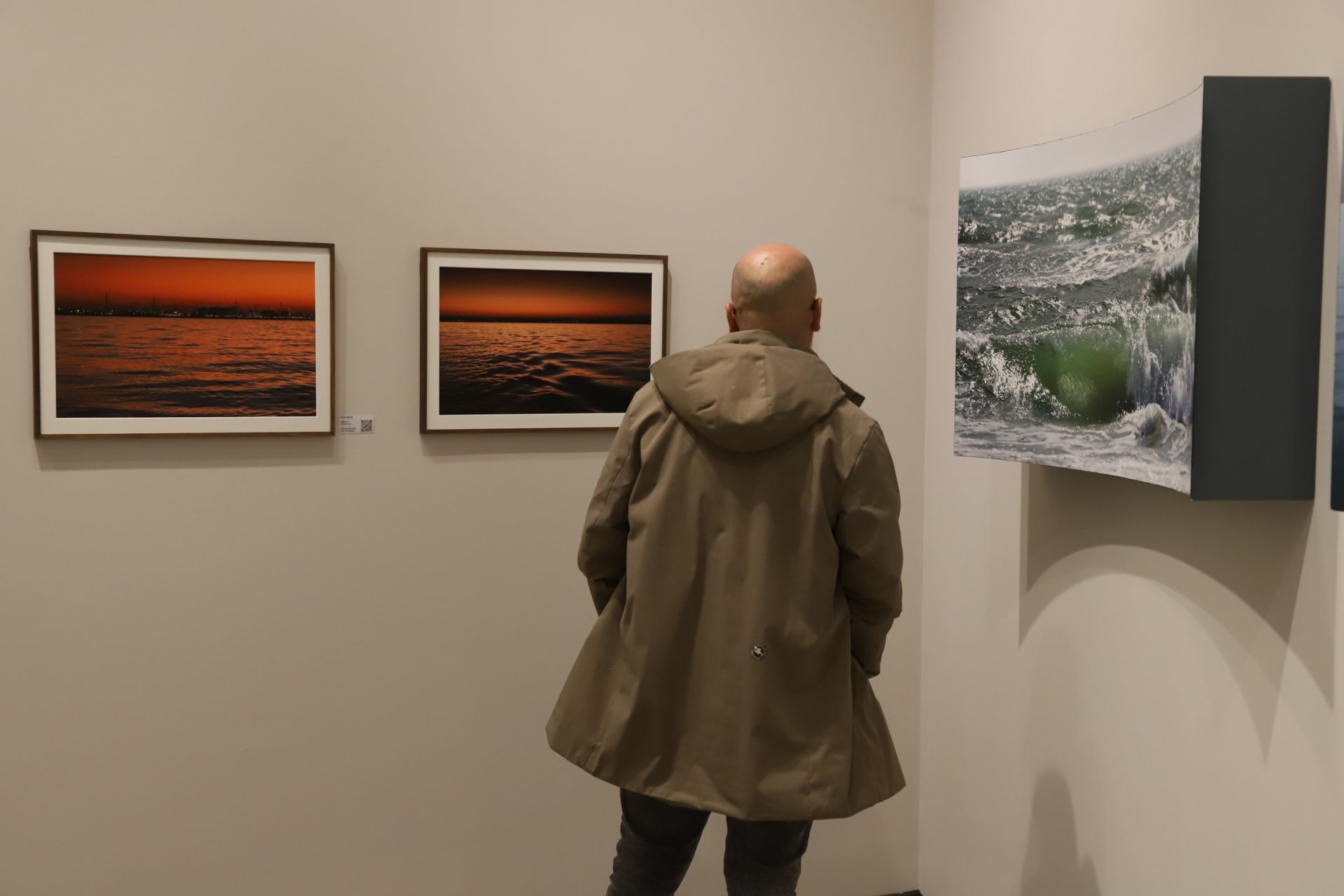 La exposición de fotografía de Rafael E. Cárdenas en la fundación Caja Rural del Sur de Córdoba, en imágenes