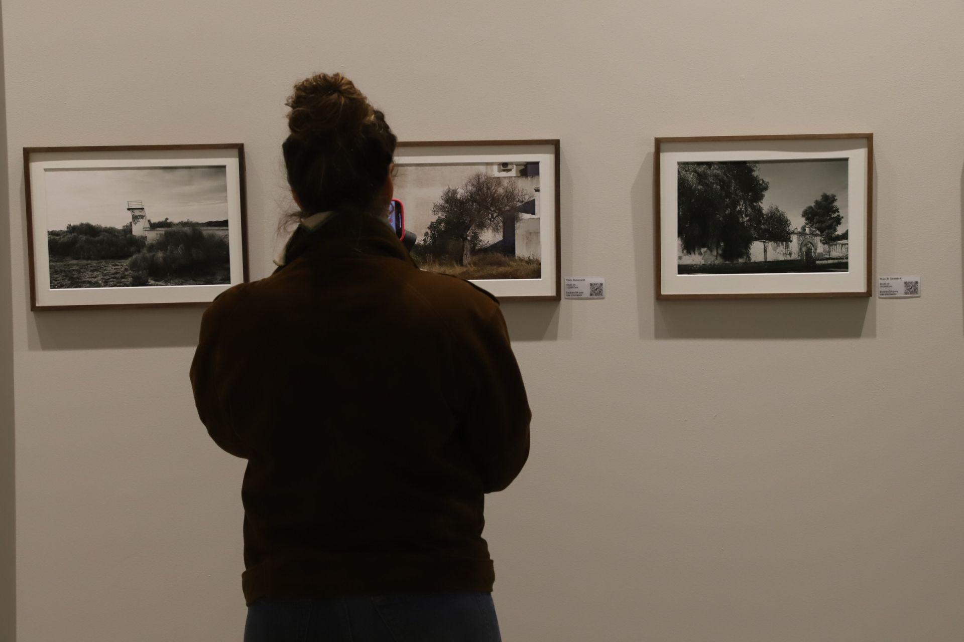 La exposición de fotografía de Rafael E. Cárdenas en la fundación Caja Rural del Sur de Córdoba, en imágenes