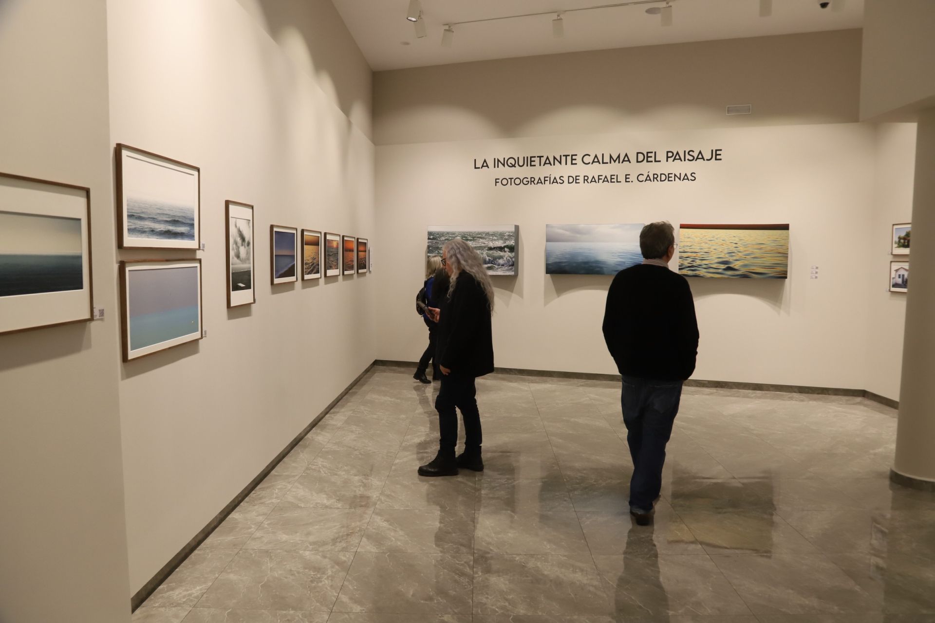 La exposición de fotografía de Rafael E. Cárdenas en la fundación Caja Rural del Sur de Córdoba, en imágenes