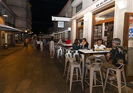 Condenan a dos porteros de un pub en Sanxenxo por agredir a un joven que intentaba sacar una copa del local