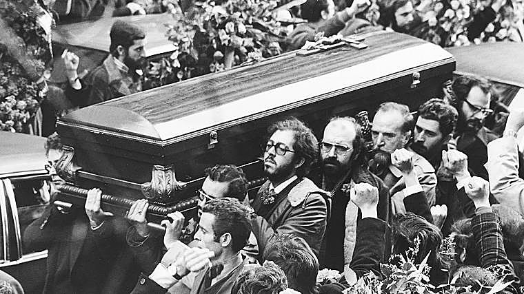 Em 26 de janeiro de 1977, dois dias após o ataque, ocorreu o funeral, acompanhado por uma incrível multidão de espanhóis demonstrando liberdade e justiça.