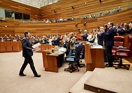 Las Cortes devuelven a la Junta los presupuestos y se meten en campaña