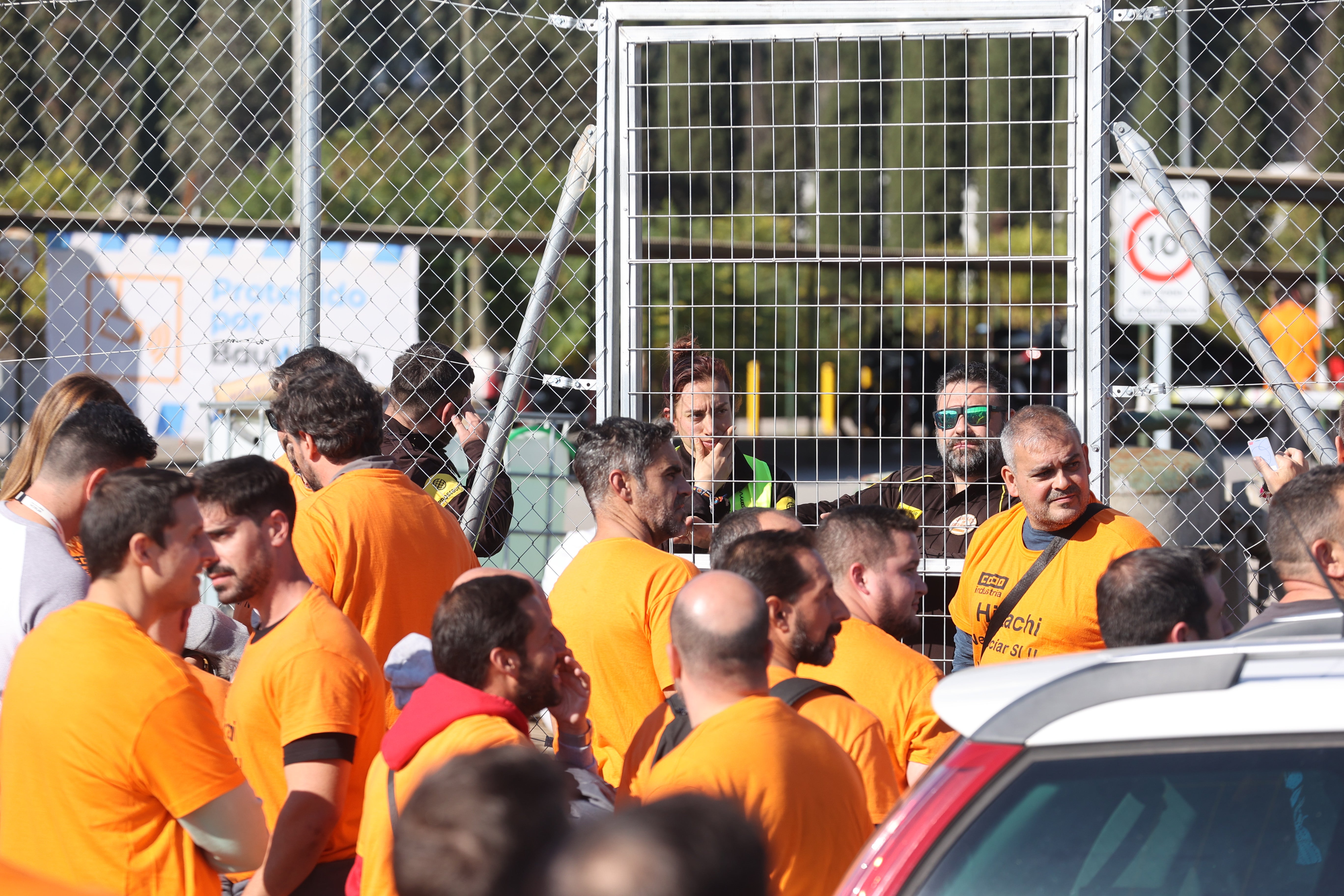 En imágenes, la tensa jornada de la plantilla de Hitachi en Córdoba
