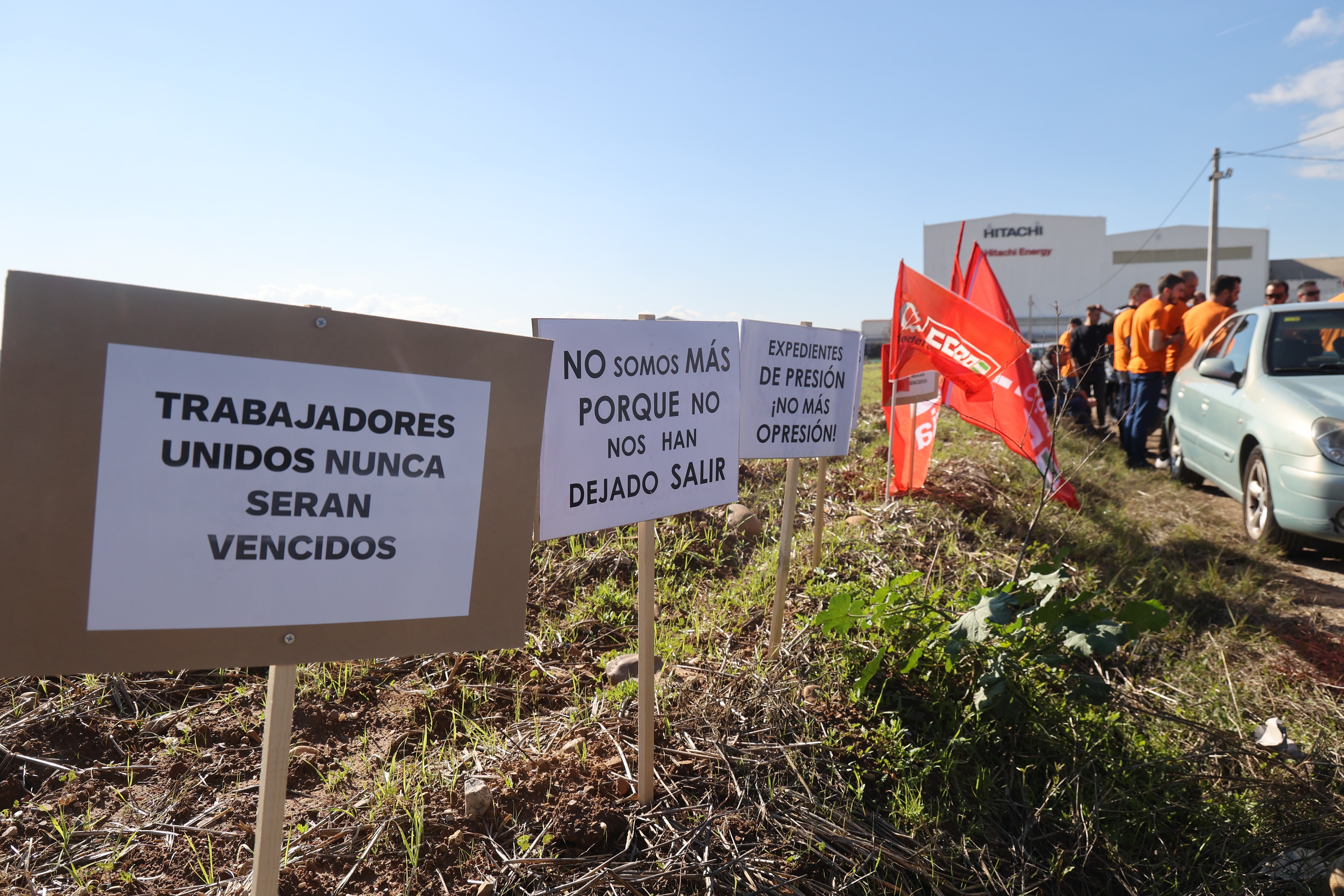 En imágenes, la tensa jornada de la plantilla de Hitachi en Córdoba