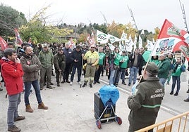 El plan para reformar el operativo de incendios choca con sindicatos y oposición