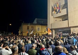 Una concentración en Paiporta exige la dimisión de Sánchez por su gestión de la dana