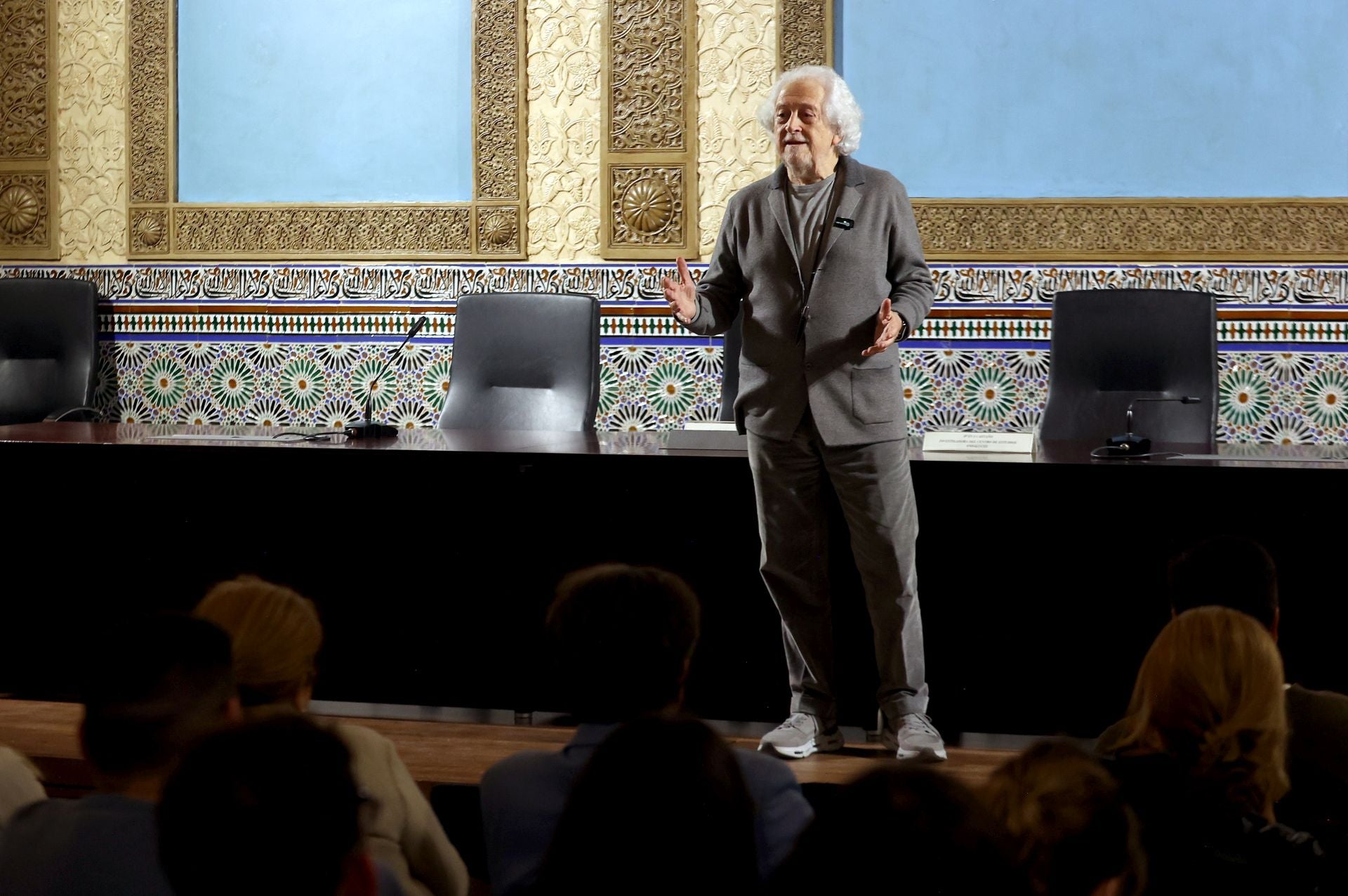 La charla de Alejandro Rojas Marcos sobre el &#039;Poder andaluz&#039; en Córdoba, en imágenes