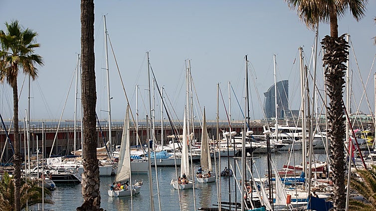 Muere un hombre de 67 años tras caer con su vehículo al mar en el Puerto de Ciudadela (Menorca)