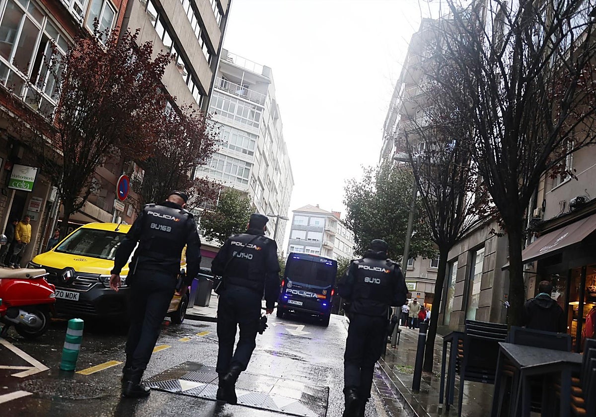 Agentes de la Policía Nacional en el Ensanche de Santiago, en una foto de archivo