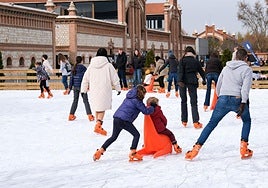 Un viaje navideño por Madrid entre belenes, espectáculos de luces y patinaje sobre hielo