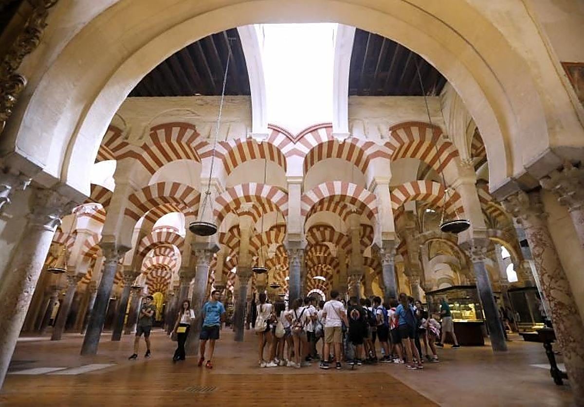 Interior de la Mezquita-Catedral de Córdoba