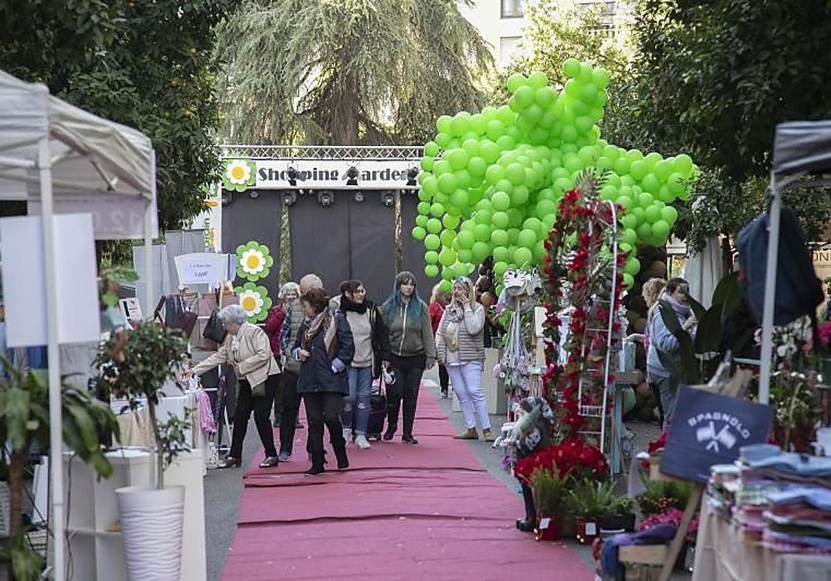 Comercios en una pasada edición de la Shopping Garden