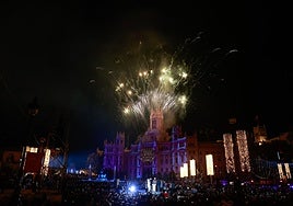 Madrid enciende las luces de Navidad con Carlos Sainz y la actuación de Pablo López, en imágenes