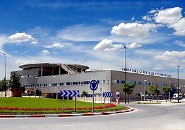 Cinco heridos, uno de ellos grave, en la salida de vía y vuelco de un turismo en Villarrobledo (Albacete)