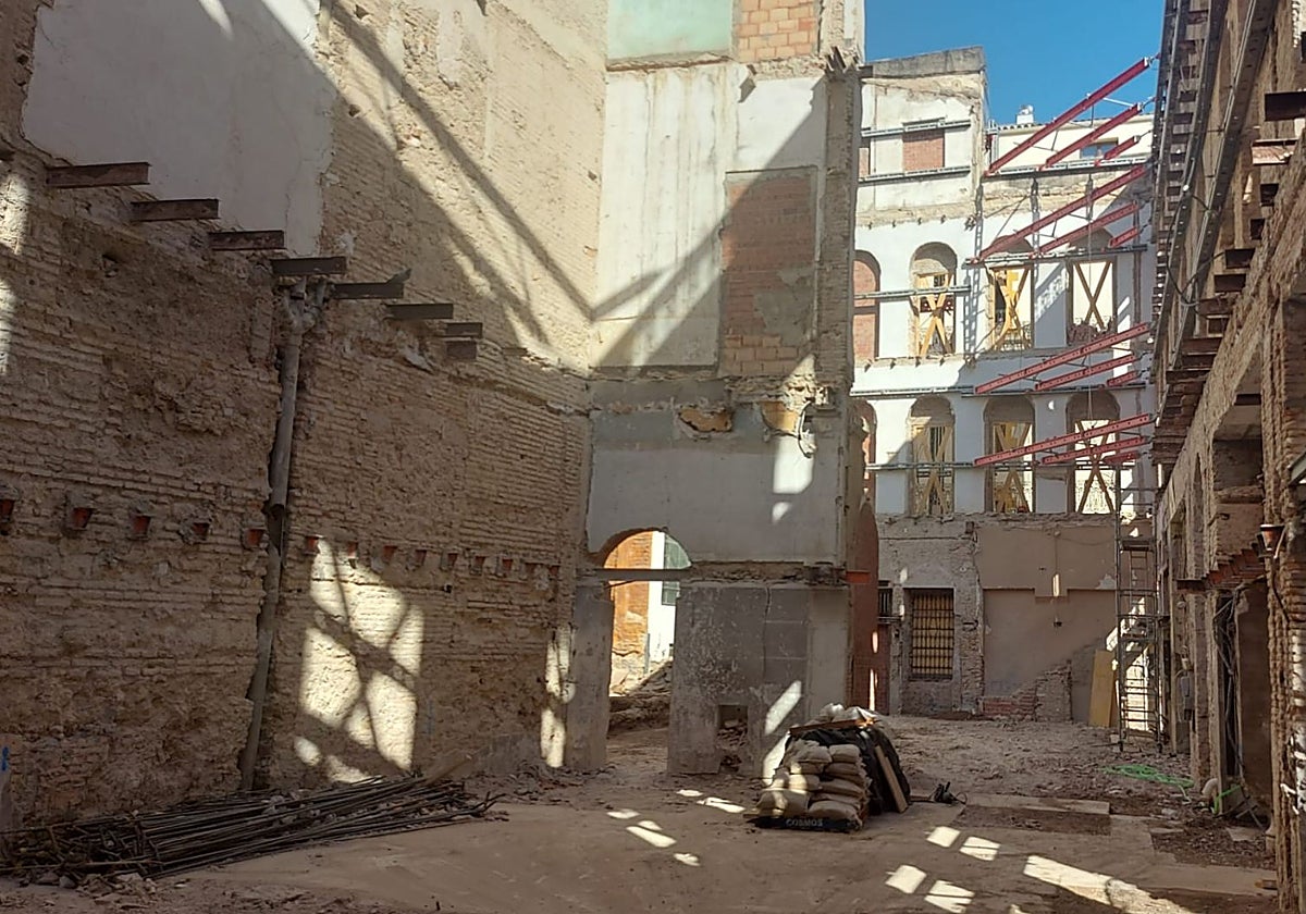 Las obras de un hotel en Córdoba sacan a la luz restos de dos casas ...