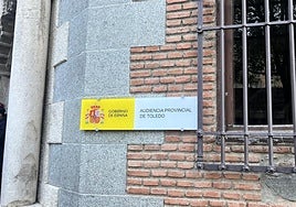 El Tribunal Superior de Justicia, en contra de la señalética instalada en la fachada del histórico edificio de la Audiencia de Toledo