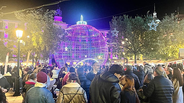La bola gigante, centro de gravedad de Zocodover