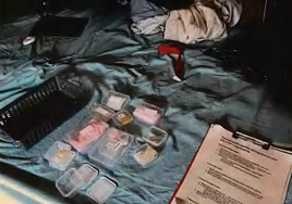 Detenido un supuesto médico por suministrar drogas por vía intravenosa en un piso de Barcelona