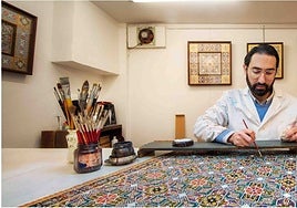 El arte cordobés del guadamecí de la mano de José Carlos Villarejo deslumbra a Emiratos Árabes