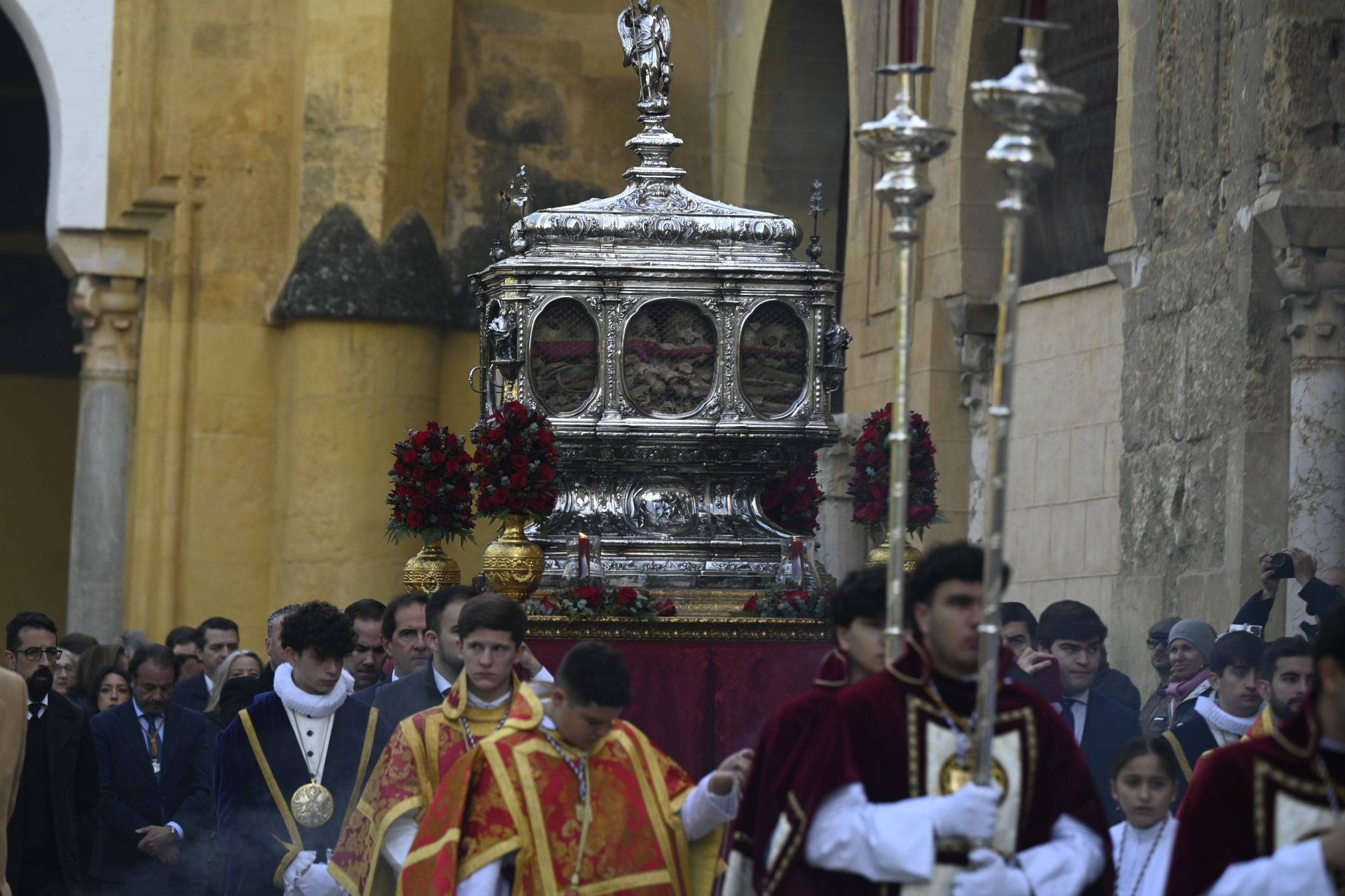 La solemne salida de los Santos Mártires de Córdoba a la Catedral, en imágenes
