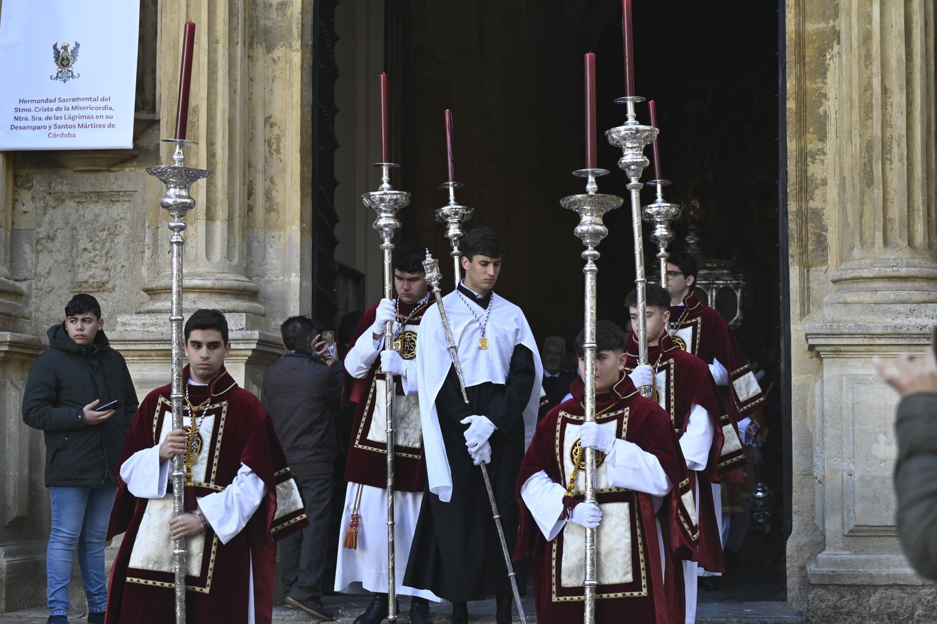 La solemne salida de los Santos Mártires de Córdoba a la Catedral, en imágenes