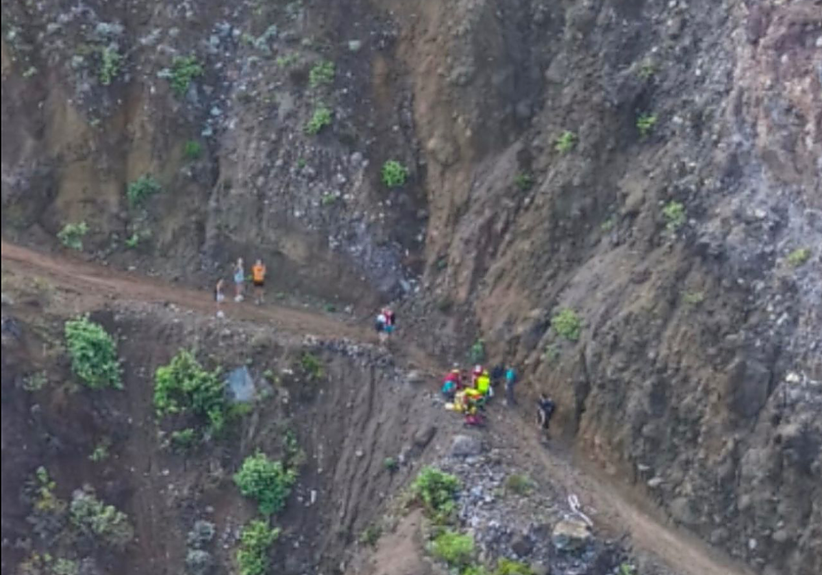 Herido grave un senderista al que le cayó encima una roca de un desprendimiento enTenerife
