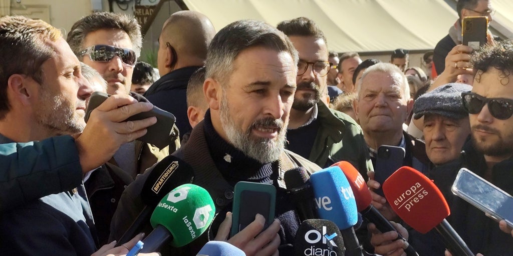 Abascal, a la yugular de Azcón, caldea el aterrizaje preelectoral el lunes en Zaragoza: «Si no quiere llegar a un acuerdo y quiere cometer esa torpeza, lo lamento»