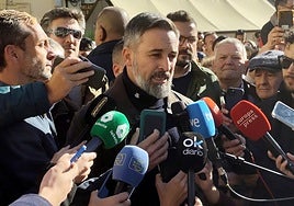 Abascal, a la yugular de  Azcón, caldea el aterrizaje preelectoral el lunes en Zaragoza: «Si no quiere llegar a un acuerdo y quiere cometer esa torpeza, lo lamento»