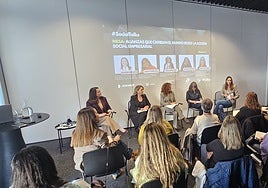 Invitados y asistentes al foro, durante el encuentro de Hidraqua y CE/R+S