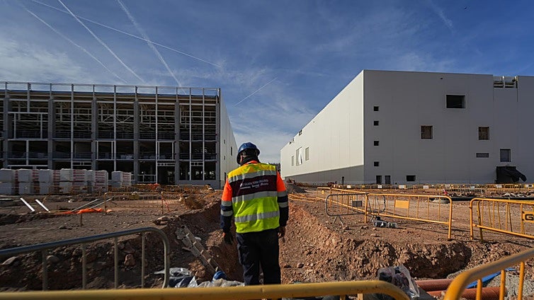 La gigafactoría de Sagunto toma color con la construcción del primer bloque de producción de celdas