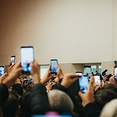 Abascal se da un baño de multitudes en Zaragoza y da a elegir entre «la mafia de Sánchez y la estafa de Feijóo»