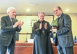 Herrera siente «especial alegría» al recibir el Premio de la Fundación Silos en un «emocionante» acto