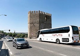 Toledo recaudará de la tasa a los autobuses turísticos 4 millones