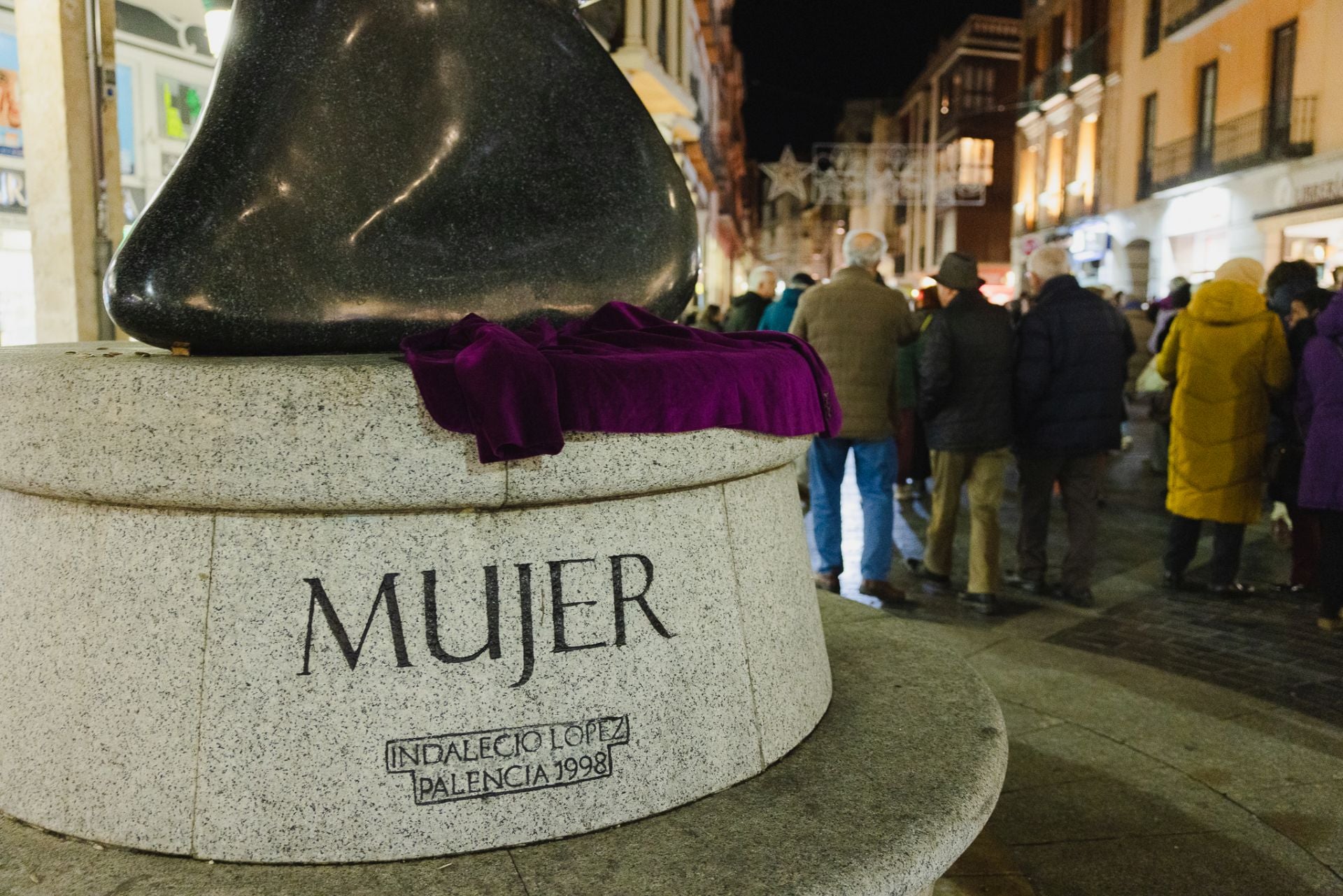Monumento a la mujer en Palencia