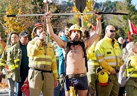 Los bomberos forestales se concentran en las Cortes contra «el engaño» de la Junta de que mejorará el operativo contraincendios