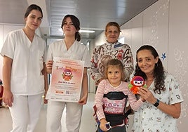 La muñeca Nica llega a los hospitales de Castilla-La Mancha para visibilizar a los niños con enfermedad rara