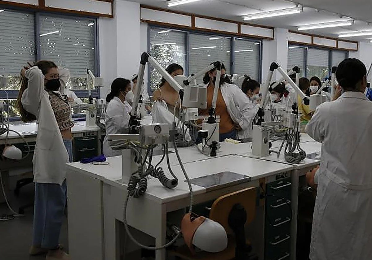 Jóvenes estudiantes de FP