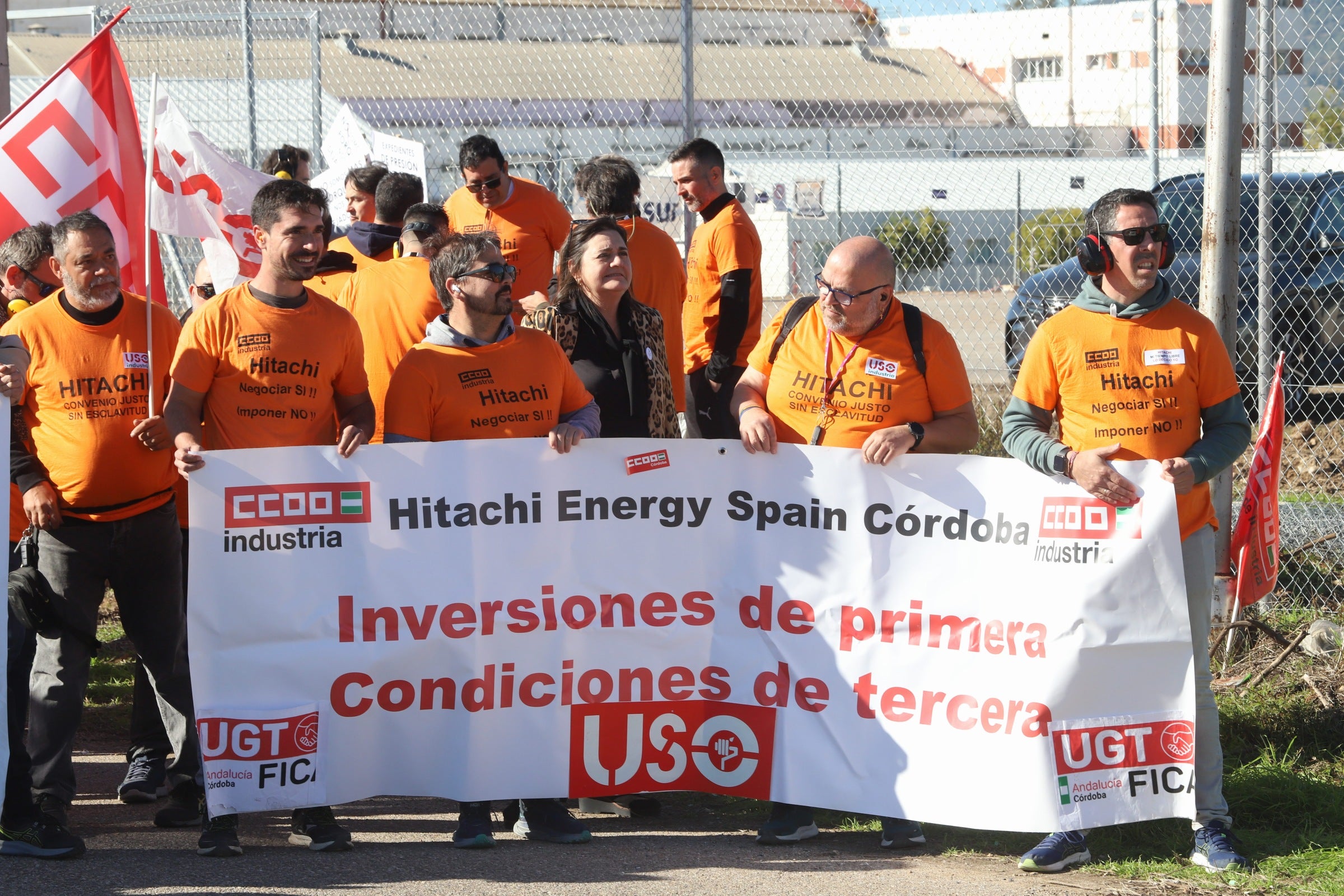 La nueva protesta de la plantilla de Hitachi en Córdoba, en imágenes