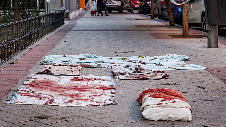 Los restos de sangre hallados en una calle de Puente de Vallecas pertenecen a un hombre que se hizo una brecha