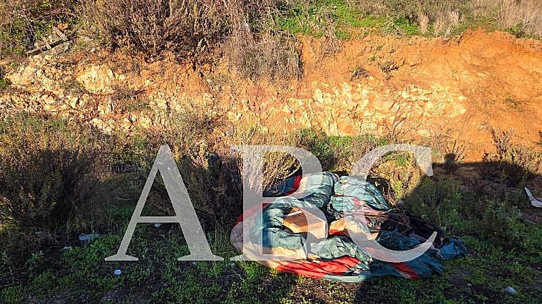 One of the gliders abandoned by immigrants