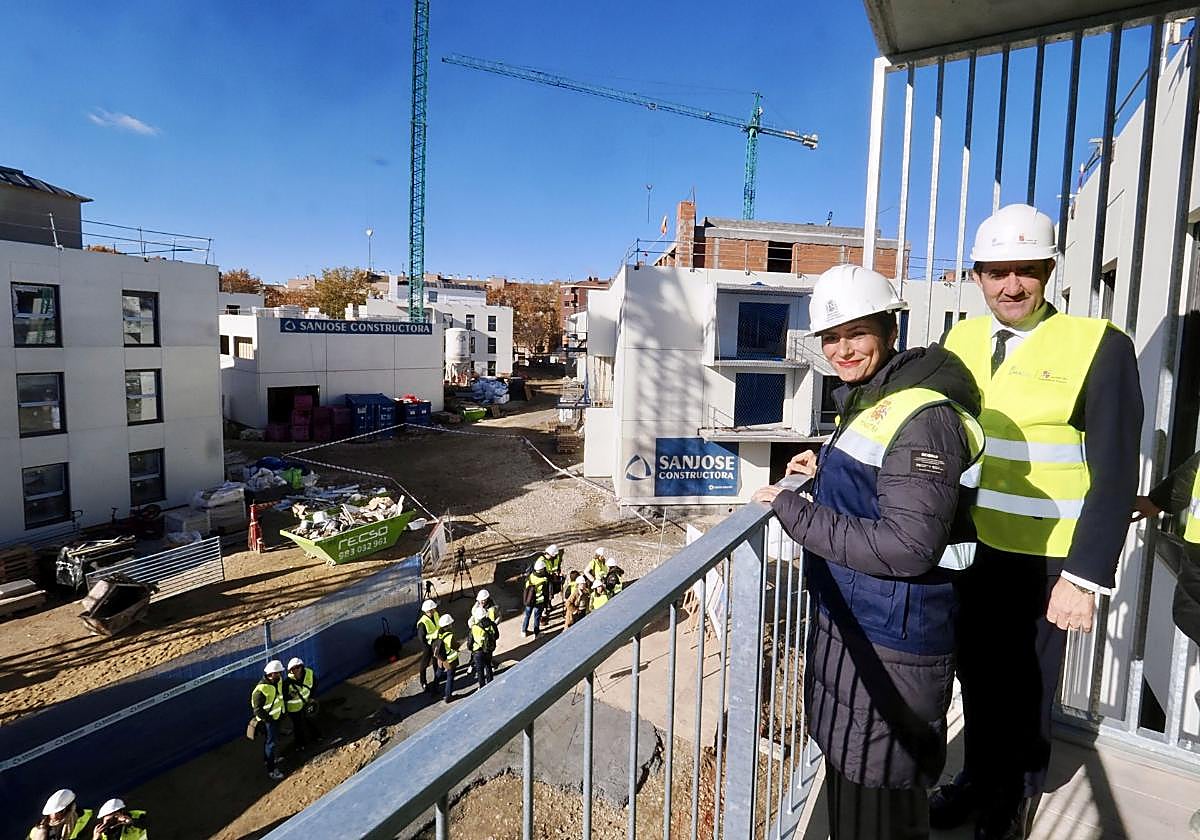 La ministra de Vivienda y Agenda Urbana, Isabel Rodríguez, visita junto al consejero de Medio Ambiente, Juan Carlos Suárez Quiñones, durante la última visita de la primera a Valladolid