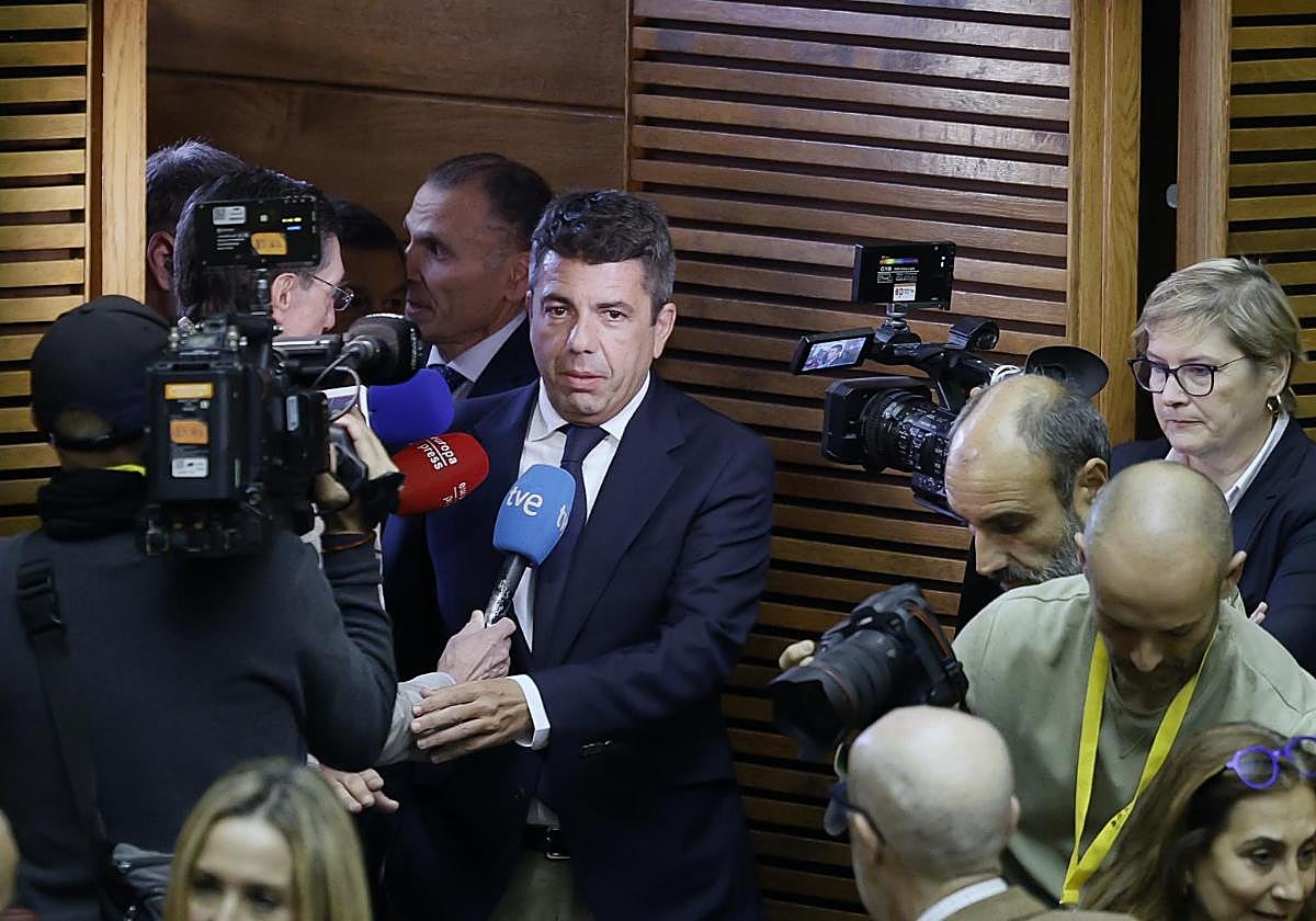 El expresidente de la Generalitat Valenciana Carlos Mazón, en las Cortes Valencianas este jueves