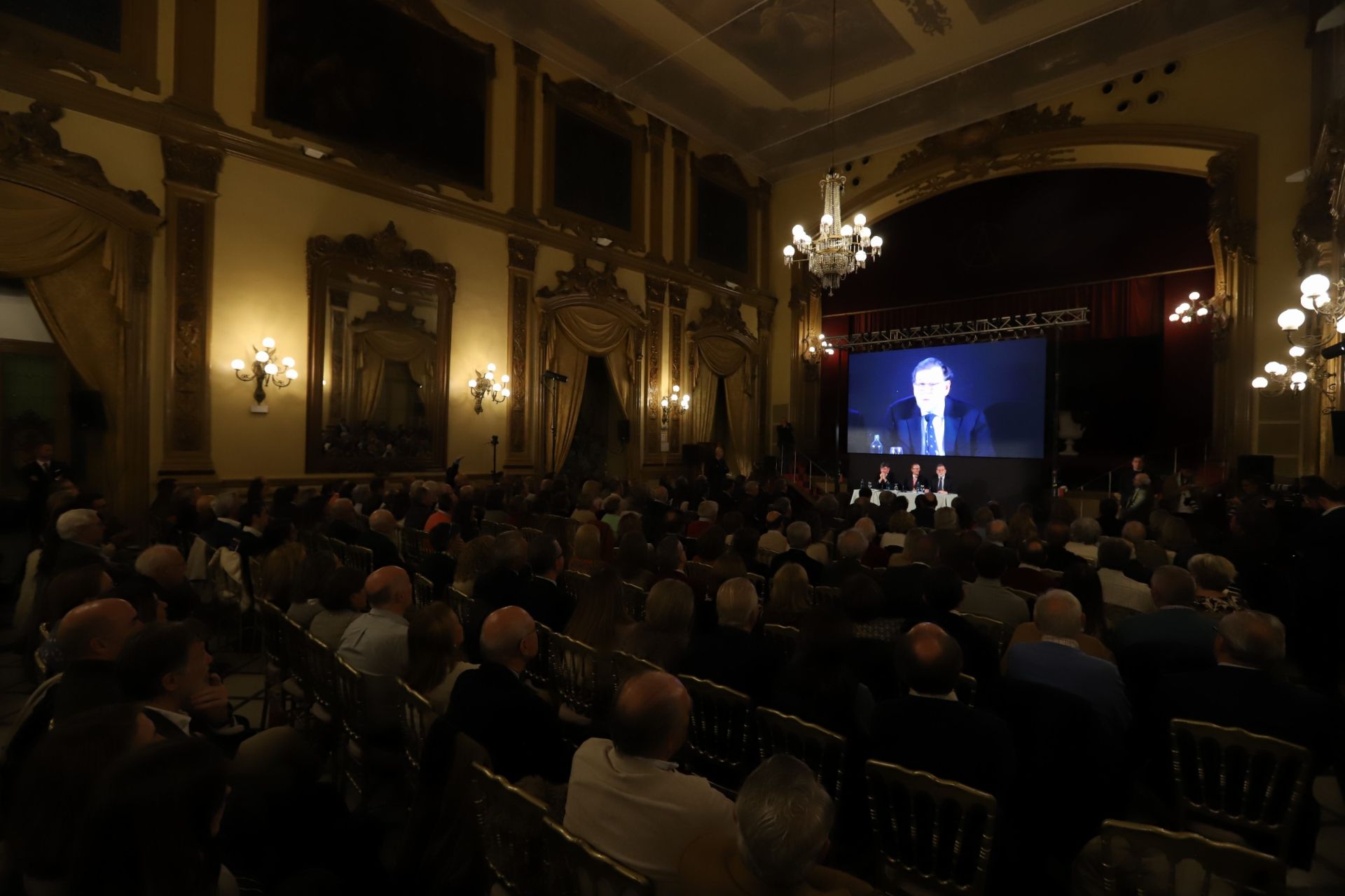 La concurrida presentación del libro de Mariano Rajoy en Córdoba, en imágenes