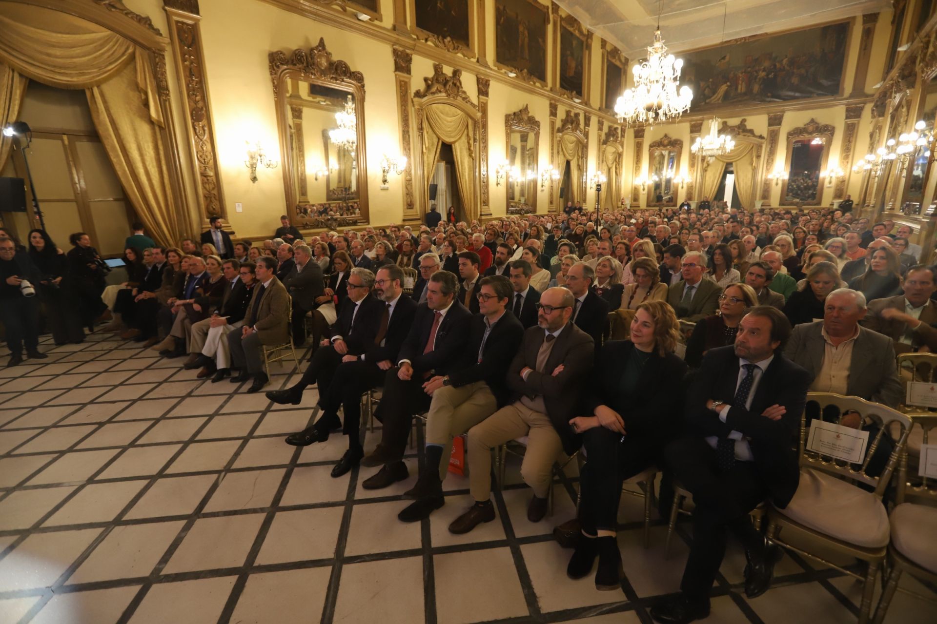 La concurrida presentación del libro de Mariano Rajoy en Córdoba, en imágenes