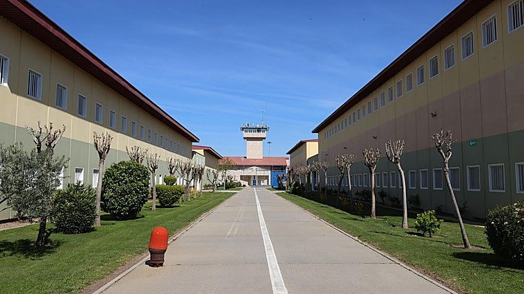 Un preso fuera de sí acuchilla a su compañero de celda en la prisión de Valdemoro