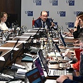 La USC dilata su apoyo a la descentralización del grado de Medicina para buscar un acuerdo con su Facultad